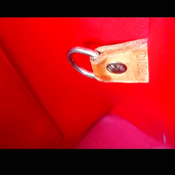 *IN NEED OF REPAIR* Louis Vuitton Houston Vernis Bag - Picture 10 of 12